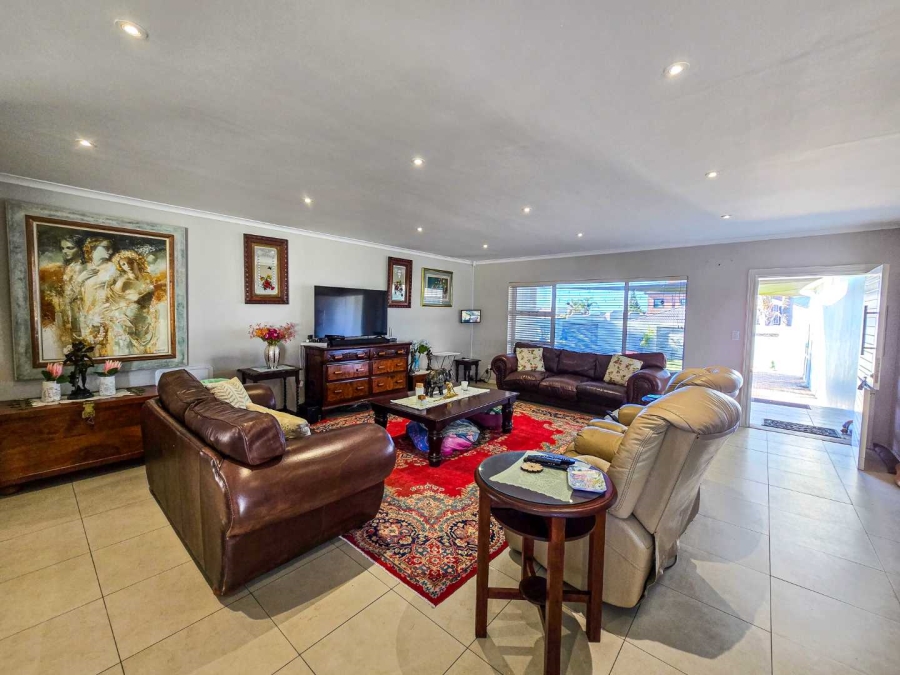 3 Bedroom Property for Sale in Stilbaai Wes Western Cape